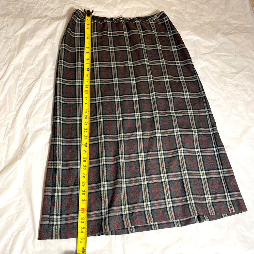 Sag harbor vintage skirt,with buckle detail.